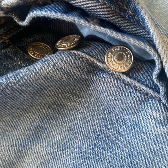 Free People We The Free Maggie Heavily Distressed Crop Jeans Size 25 Frayed Hem - Picture 13 of 14